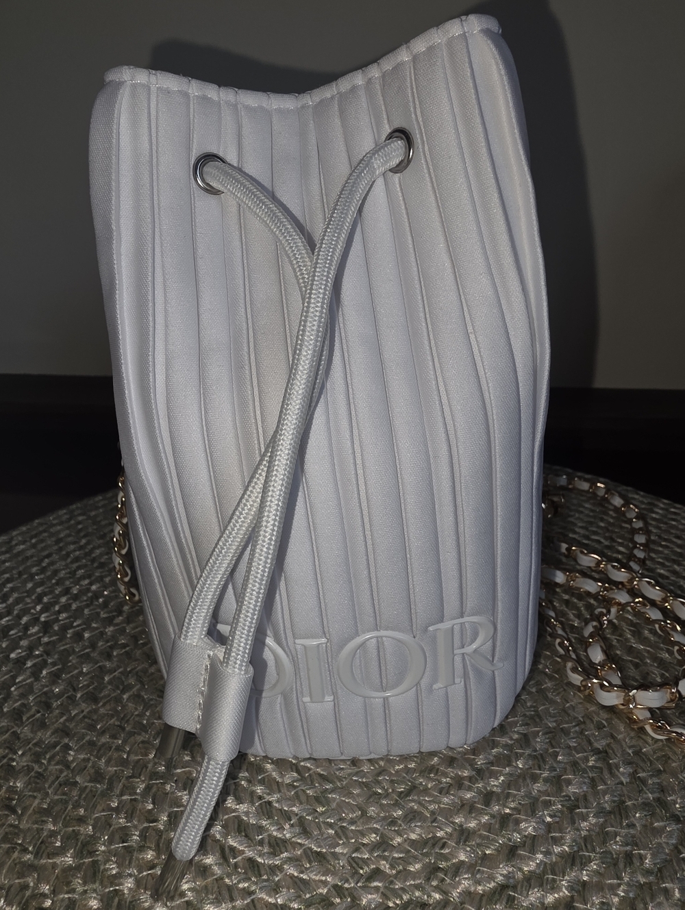 Fun DIOR GWP White Drawstring Bucket Bag/Pouch with Gold Chain - Picture 4 of 9